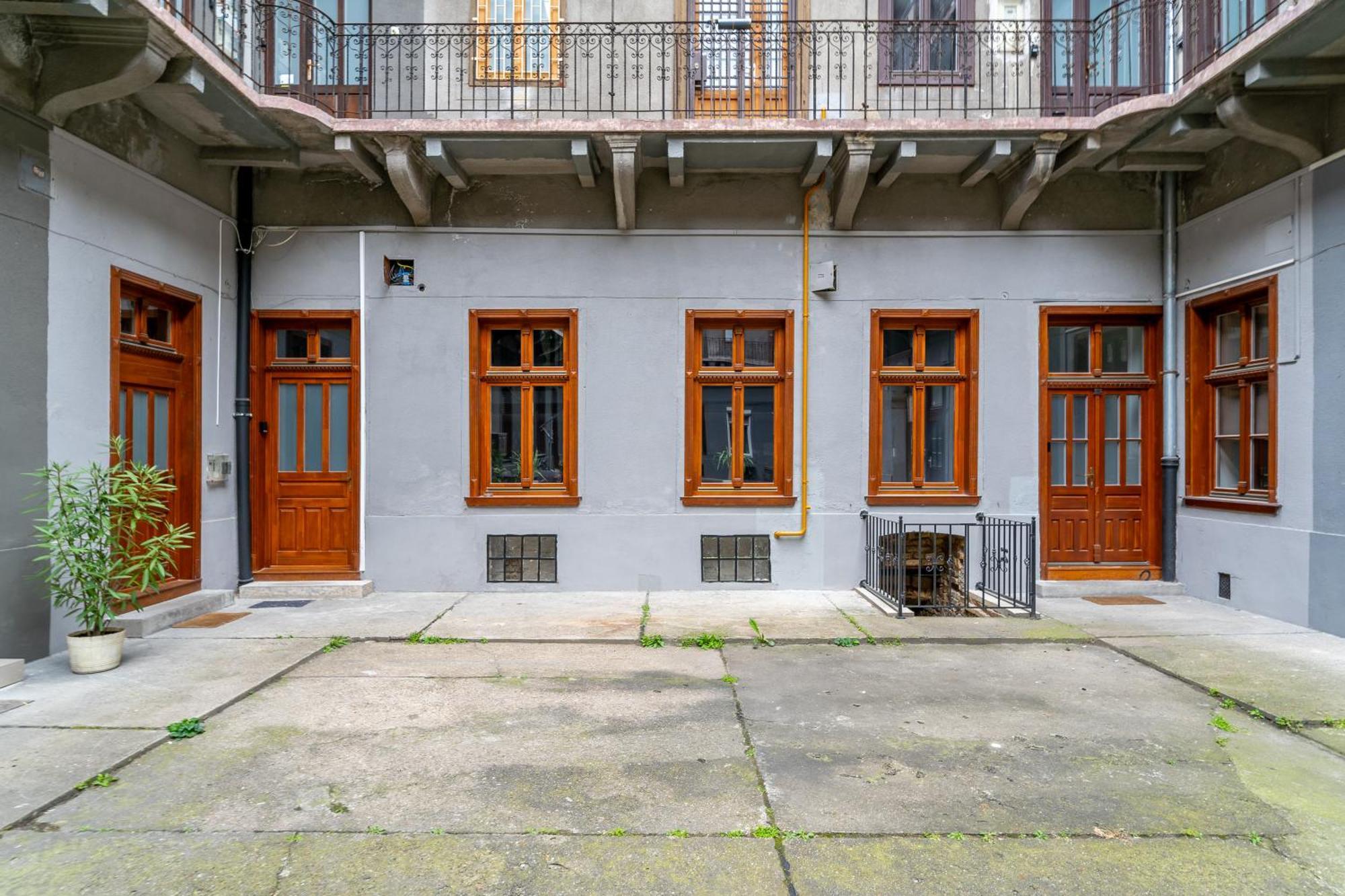 Azure Oasis In The Heart Of The City Budapest Exterior foto