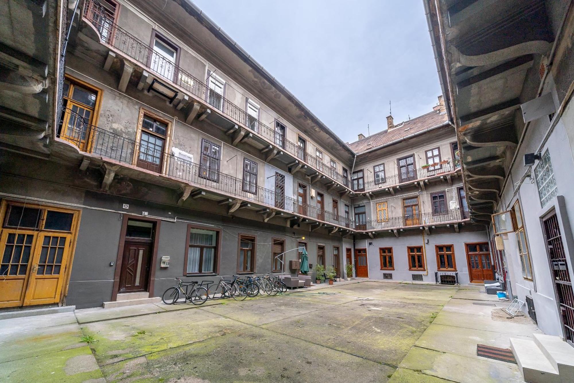 Azure Oasis In The Heart Of The City Budapest Exterior foto